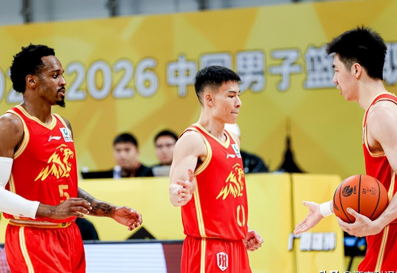 乐鱼体育-绝妙调整!广厦101-93击败上海挽回颜面,王博“弃2人”是关键